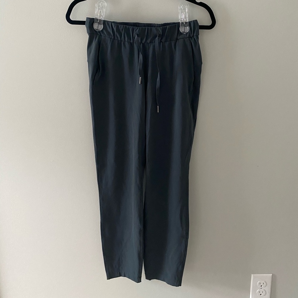 lululemon joggers in gray